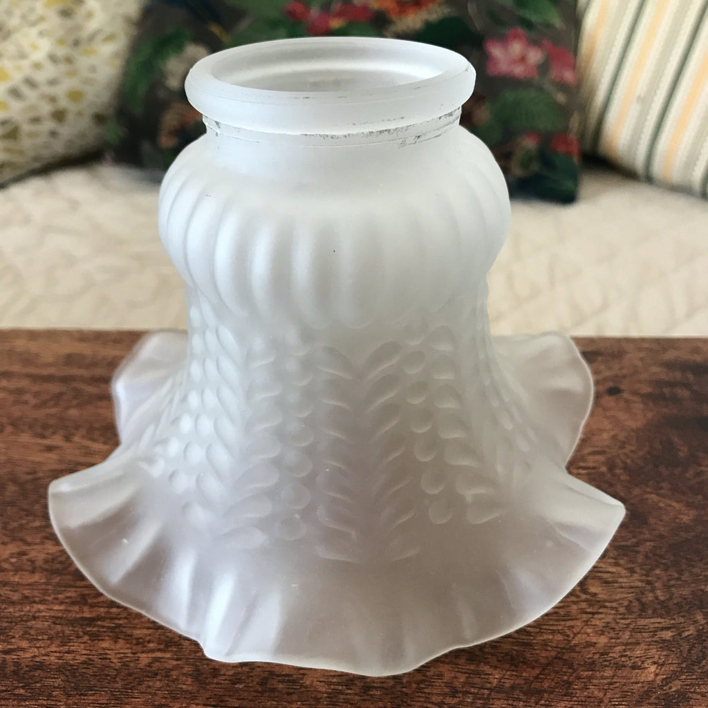 Abat-jour forme tulipe en pâte de verre au rebord volanté par Hello Broc brocante en ligne