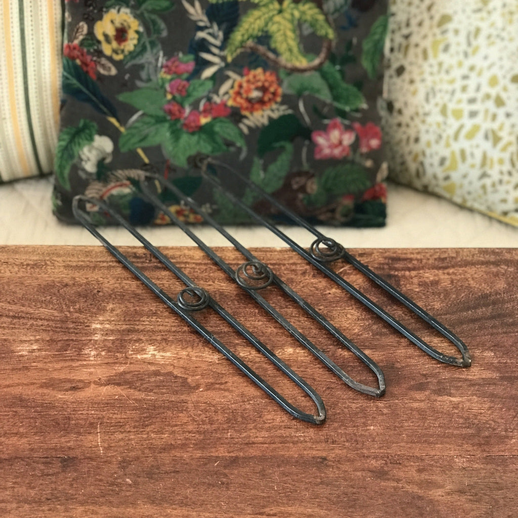 Lot de 3 pendants de lustre Muller Frères en fer forgé Art Nouveau - Hello Broc