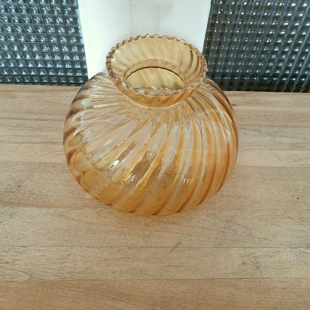 Abat-jour en verre moulé orange irisé provenant d'une ancienne suspension - Hello Broc