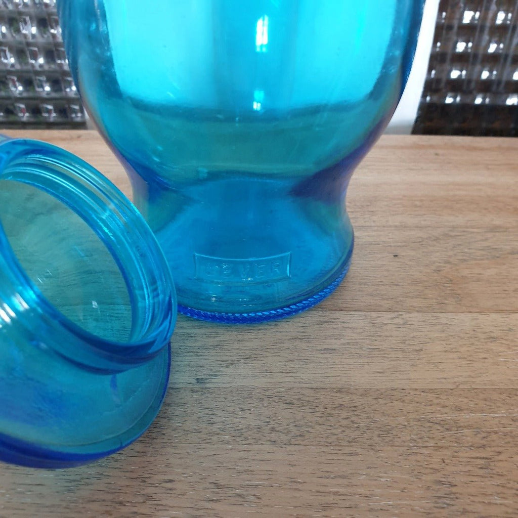Lot de 2 bocaux publicitaires en verre moulé bleu Lever par Hello Broc brocante en ligne
