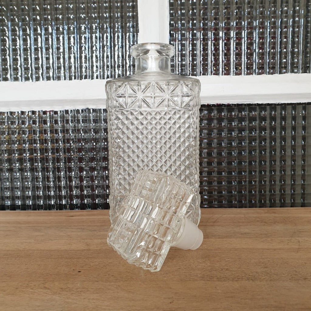 Carafe à whisky carrée et bouchon rectangulaire en verre moulé - 2 en stock - Hello Broc