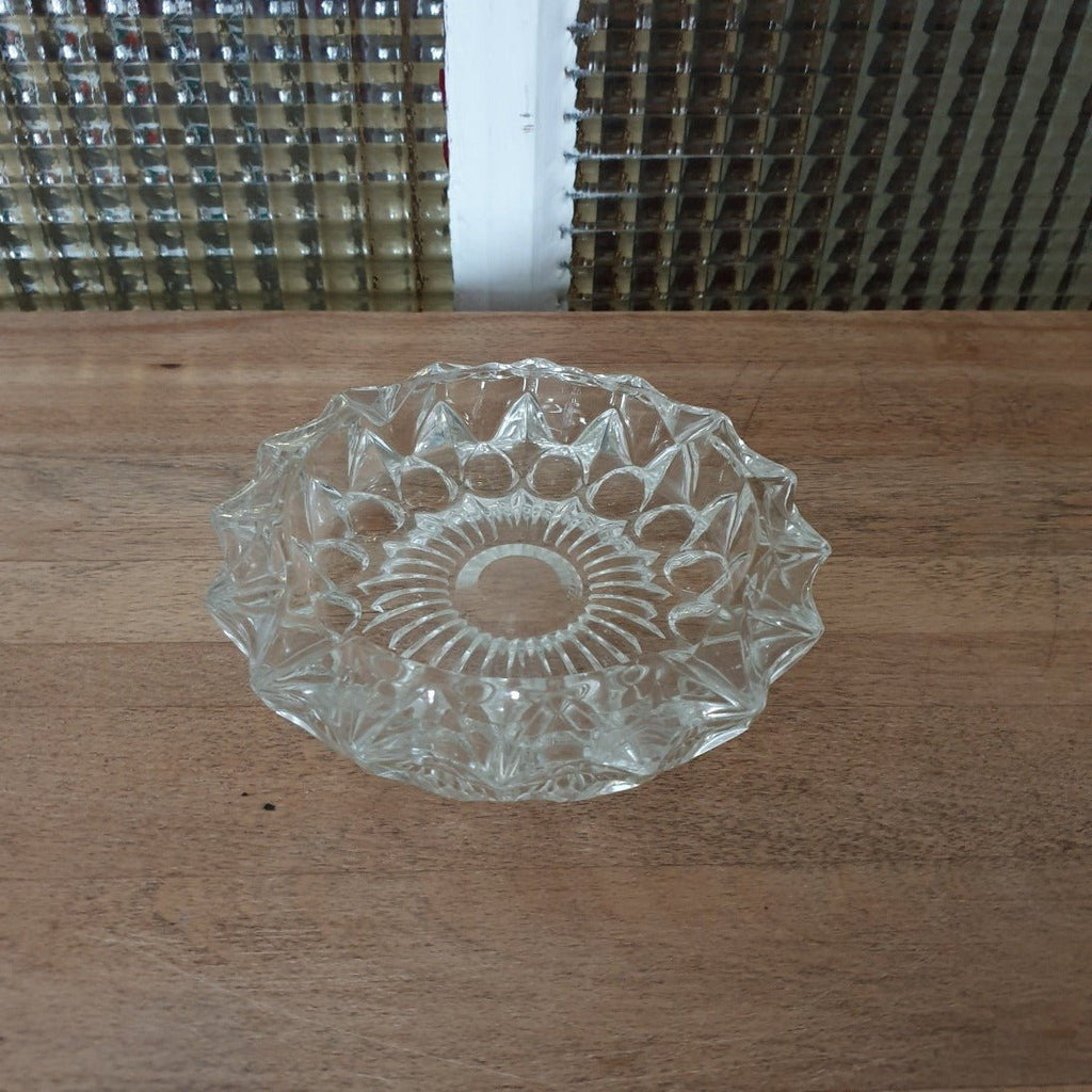 Cendrier en verre moulé transparent forme ronde étoilée - Hello Broc