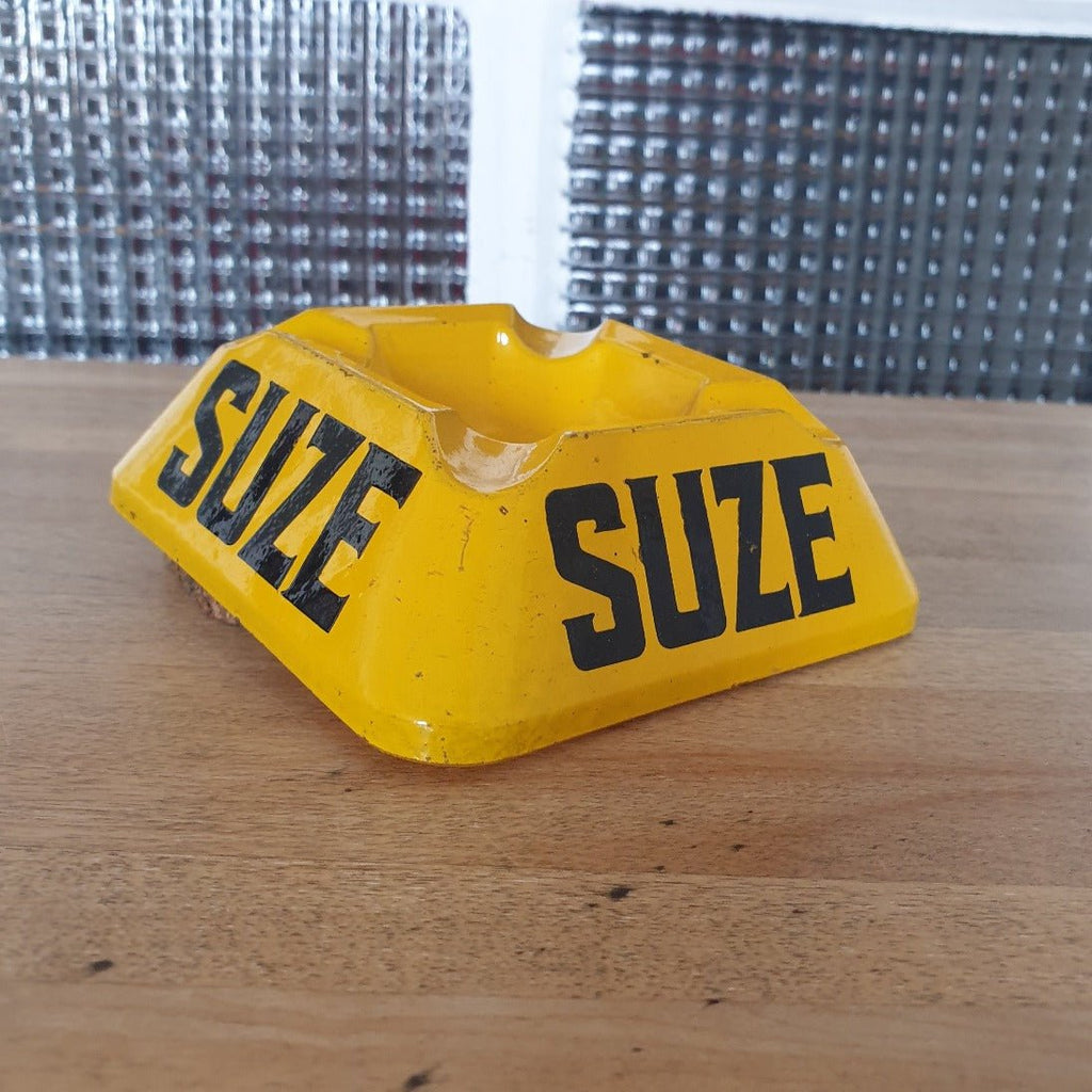 Cendrier publicitaire Suze carré en verre moulé peint - Hello Broc
