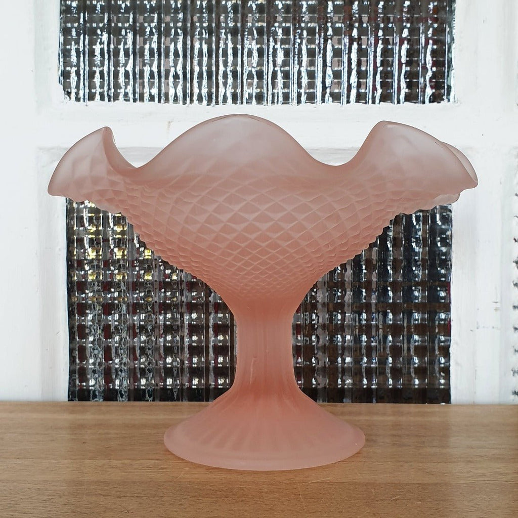 Coupelle sur pied en verre moulé opaque rose - Hello Broc