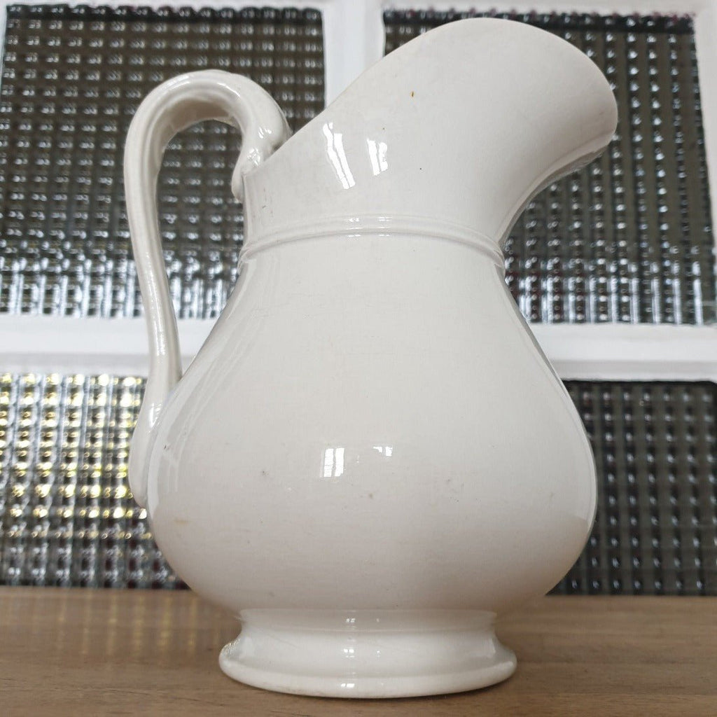 Cruche pichet broc en faïence blanche de Digoin Sarreguemines fin XIXème siècle - Hello Broc