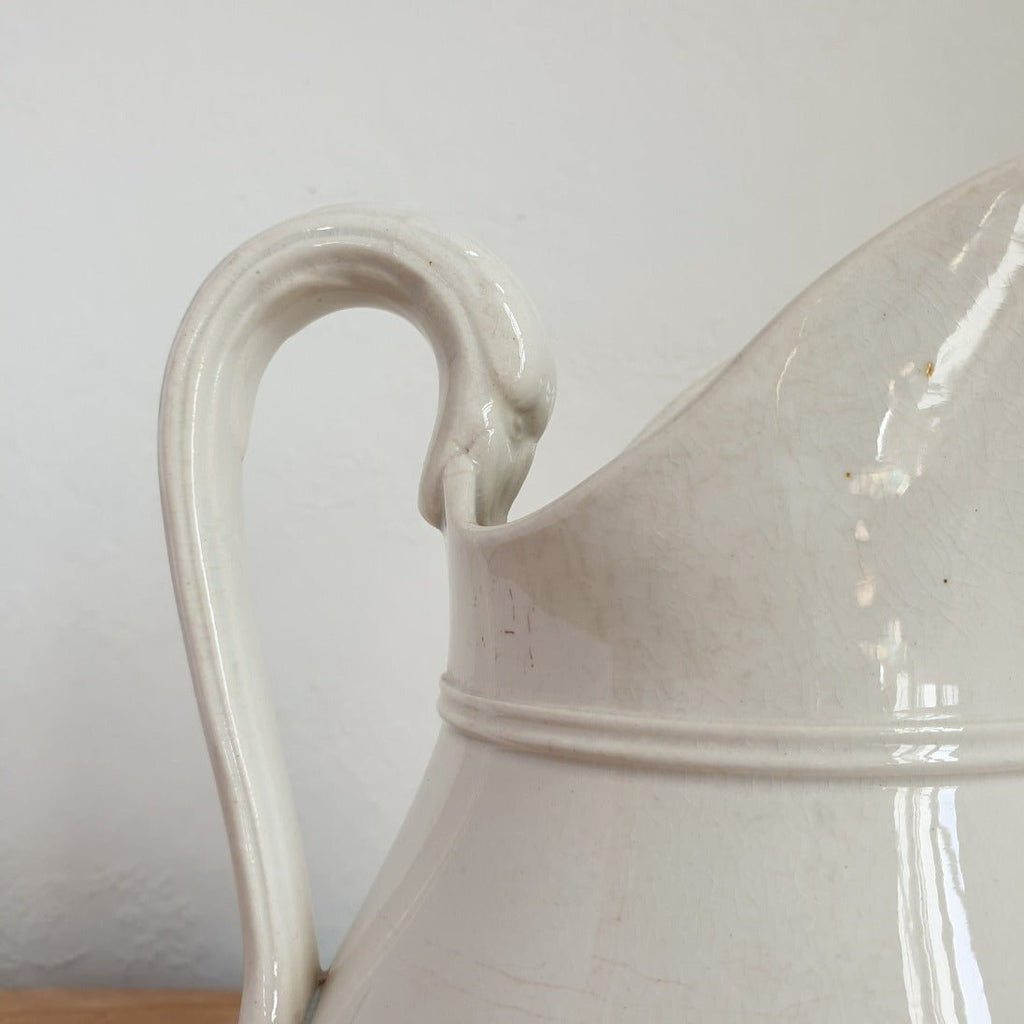 Cruche pichet broc en faïence blanche de Digoin Sarreguemines fin XIXème siècle - Hello Broc