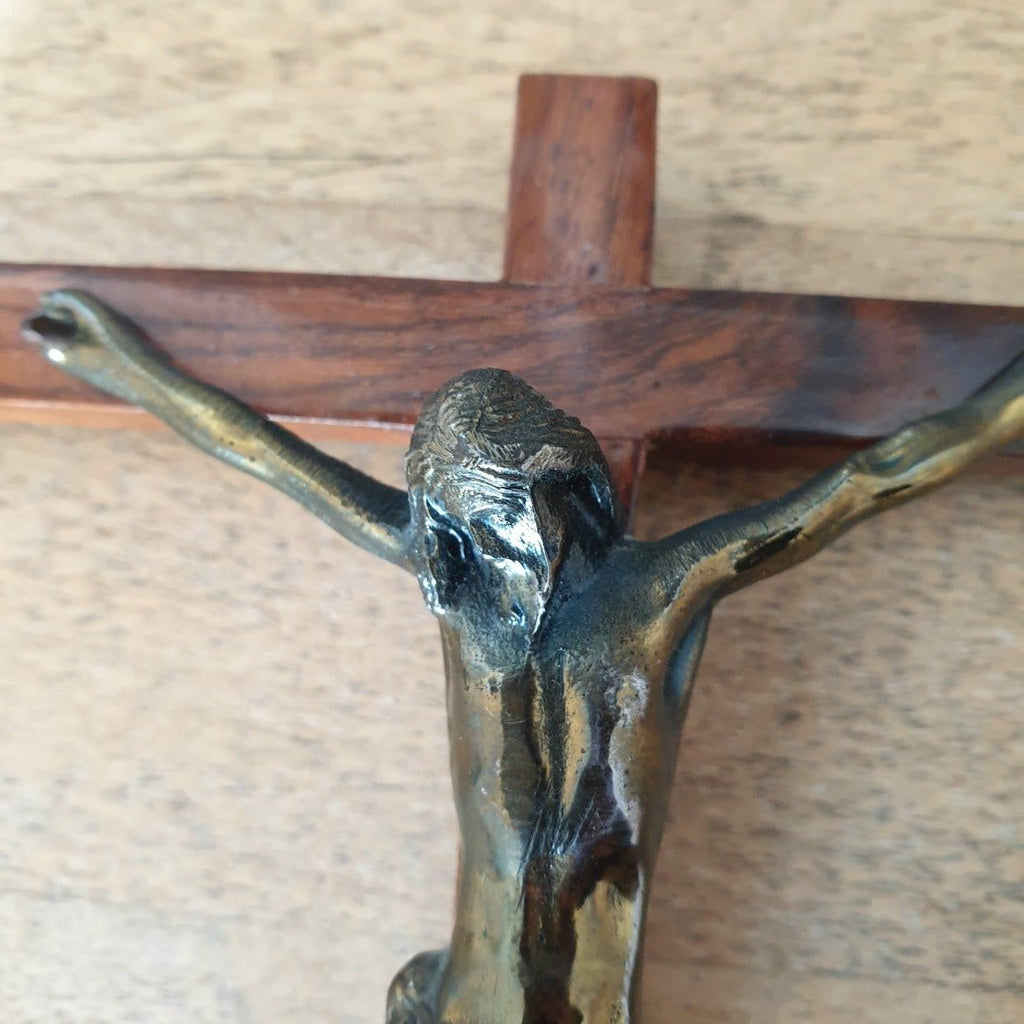 Crucifix en bronze et chêne vernis - Hello Broc