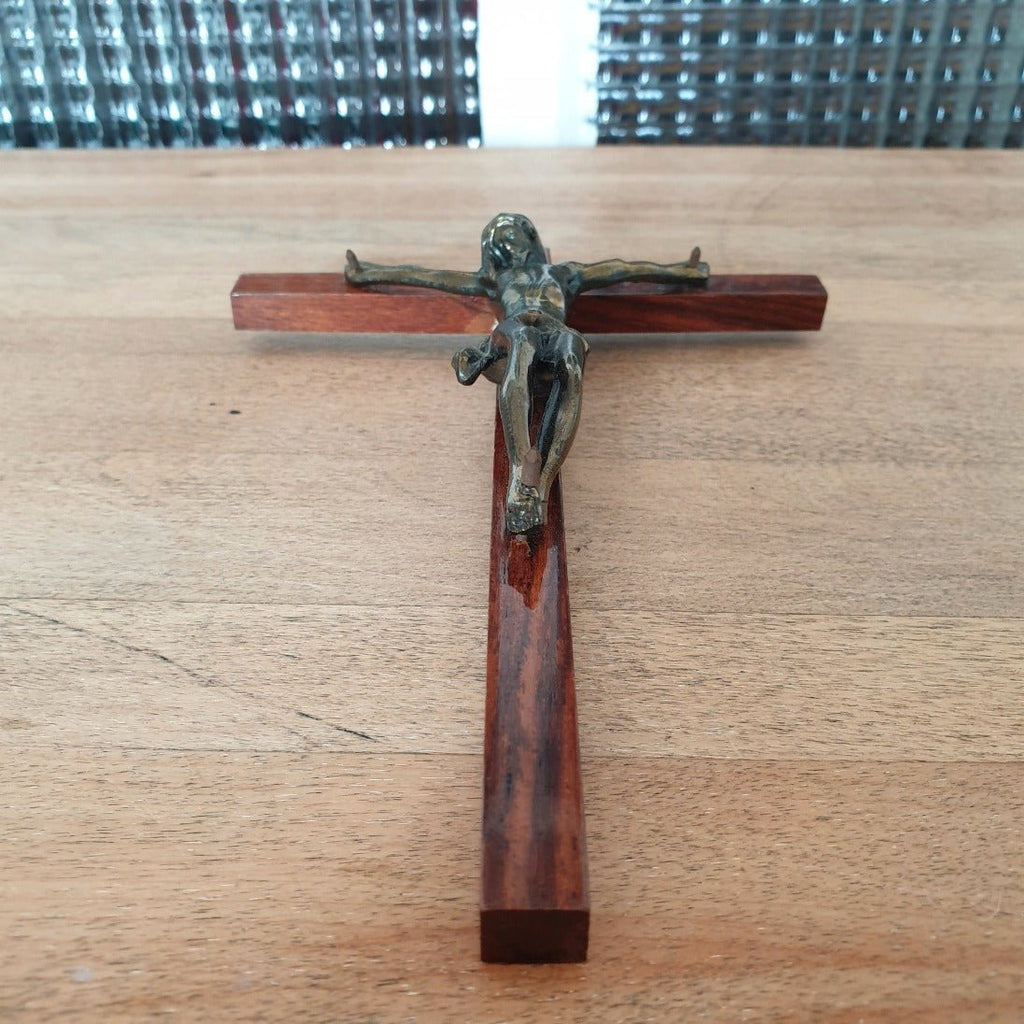 Crucifix en bronze et chêne vernis - Hello Broc