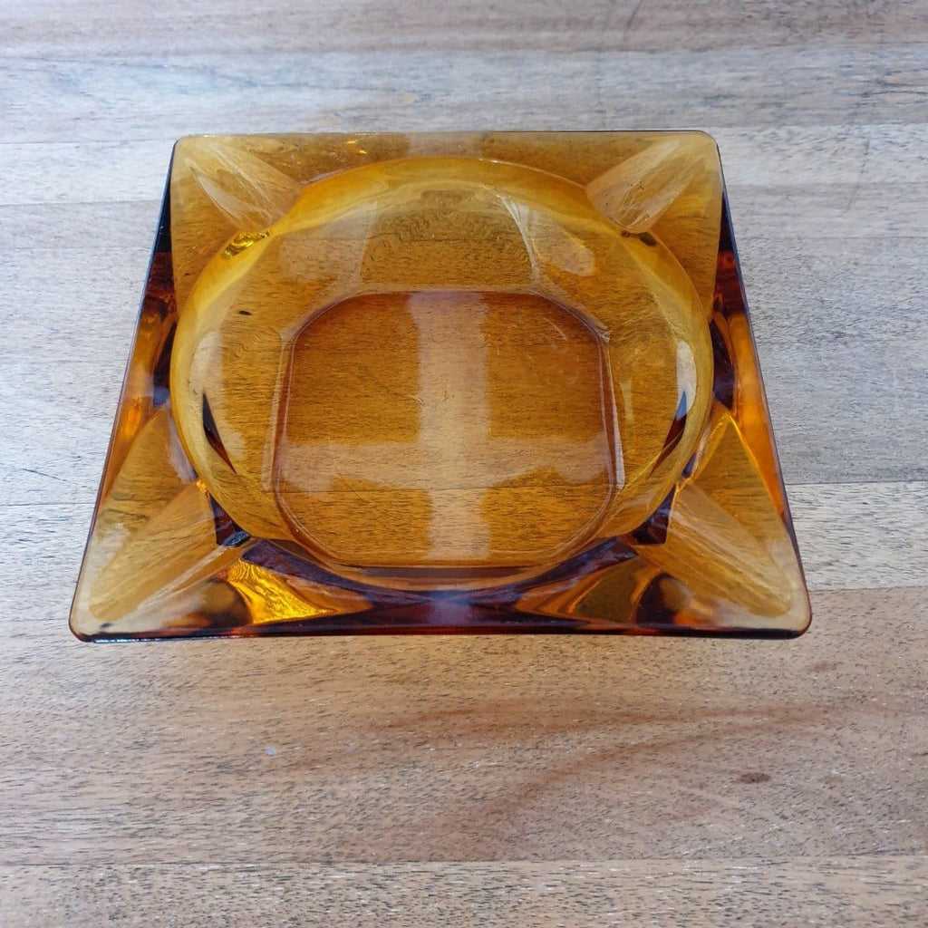 Grand cendrier carré en verre moulé ambré - Hello Broc