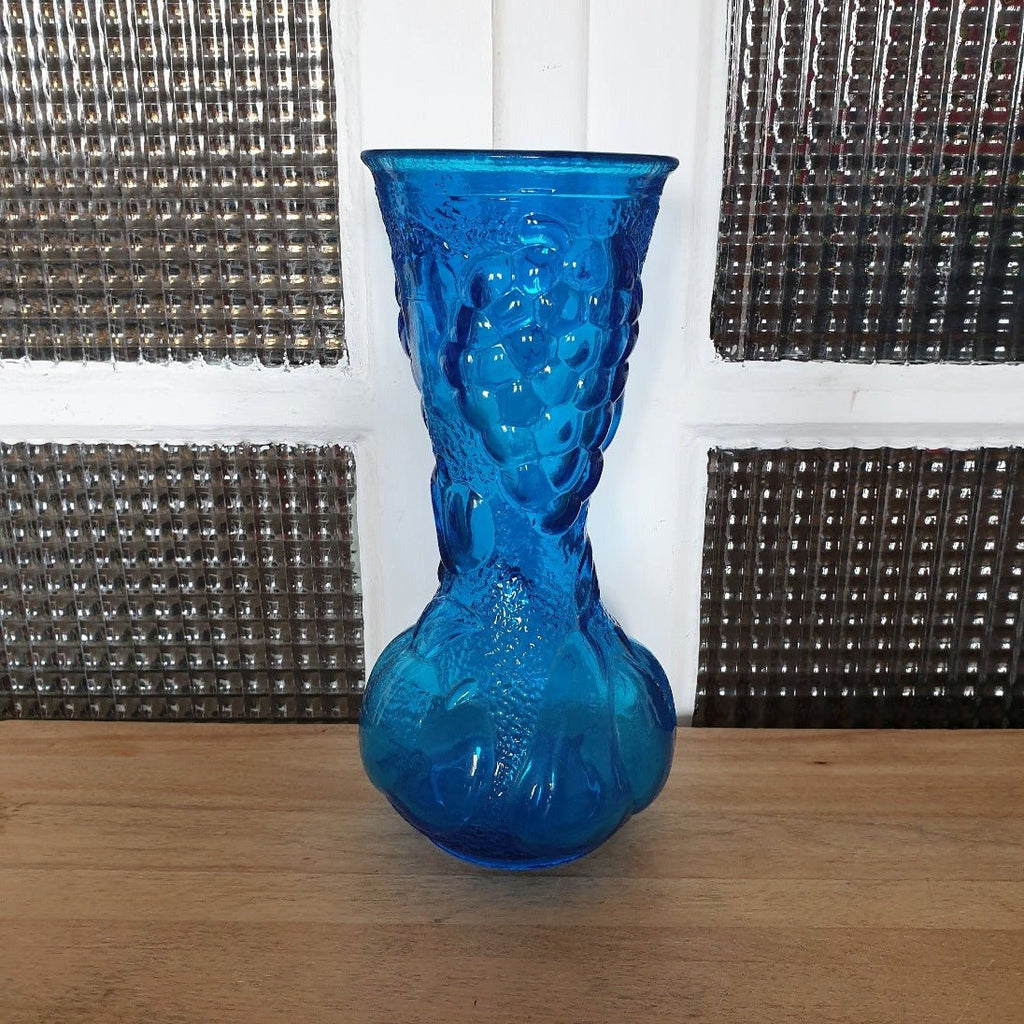 Grand vase en verre moulé bleu motifs fruits - Hello Broc