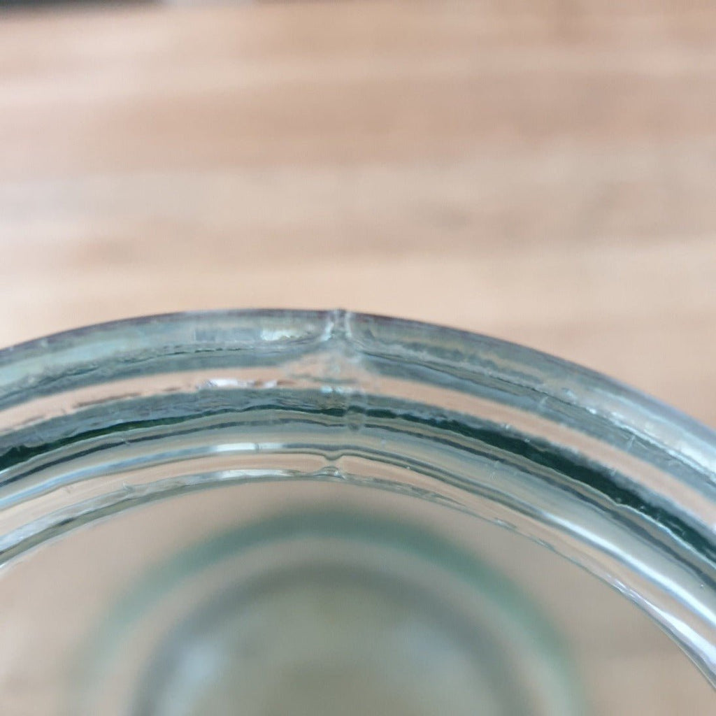 Grande bonbonnière en verre moulé bleuté sans couvercle - Hello Broc