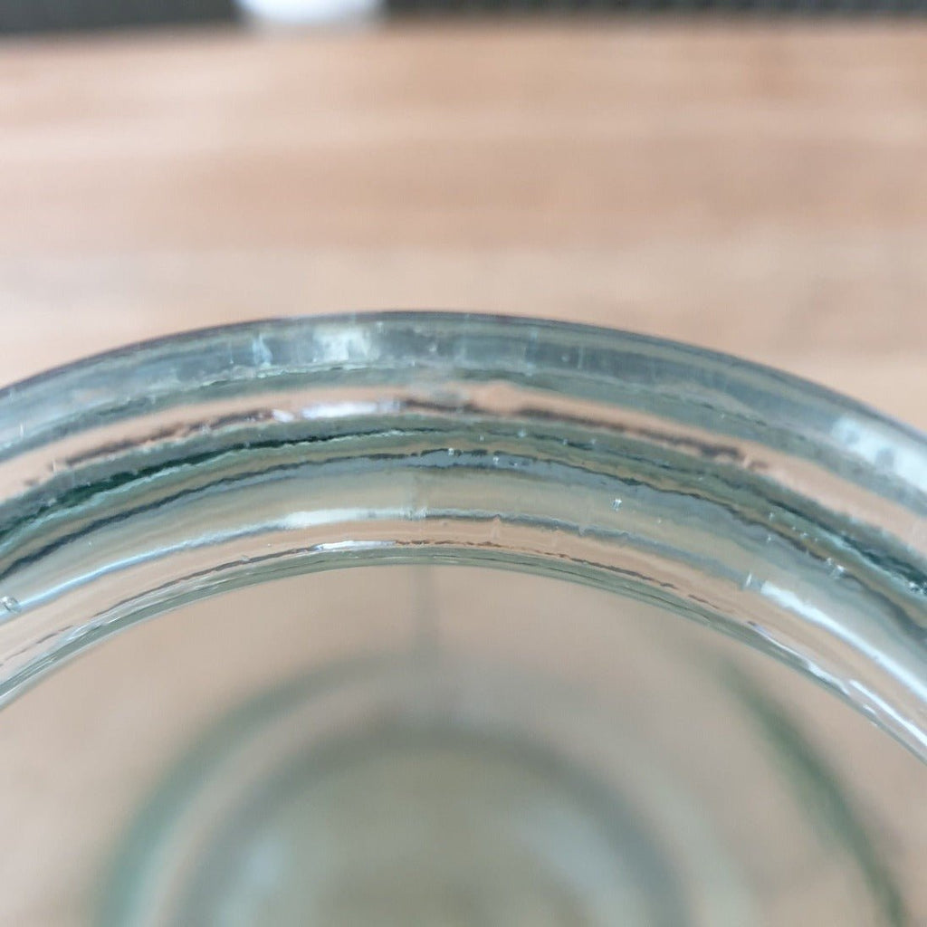 Grande bonbonnière en verre moulé bleuté sans couvercle - Hello Broc
