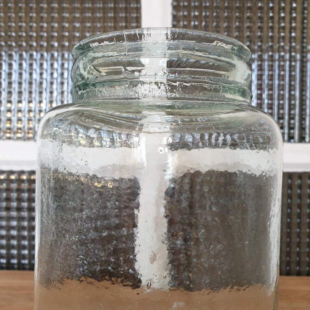 Grande bonbonnière en verre moulé bleuté sans couvercle - Hello Broc