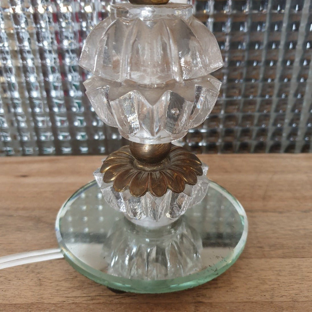 Lampe de chevet pied en cristal taillé et bronze, base miroir et abat-jour imitation parchemin - Hello Broc