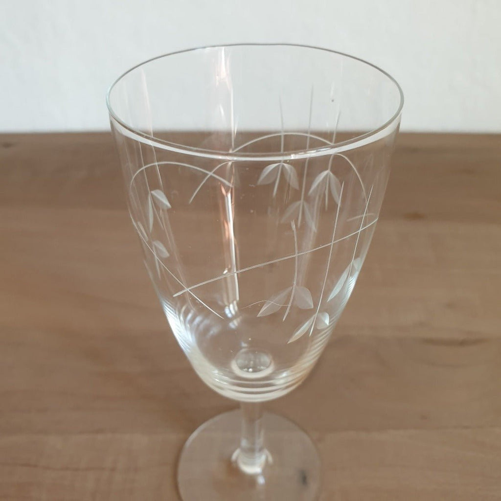 Lot de 3 ou 4 verres à vin cuit ou à apéritif sur pied en cristal gravé - Hello Broc