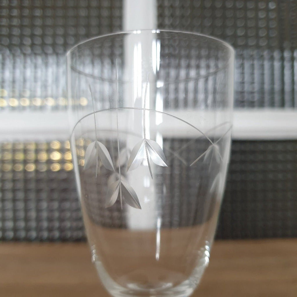 Lot de 3 ou 4 verres à vin cuit ou à apéritif sur pied en cristal gravé - Hello Broc
