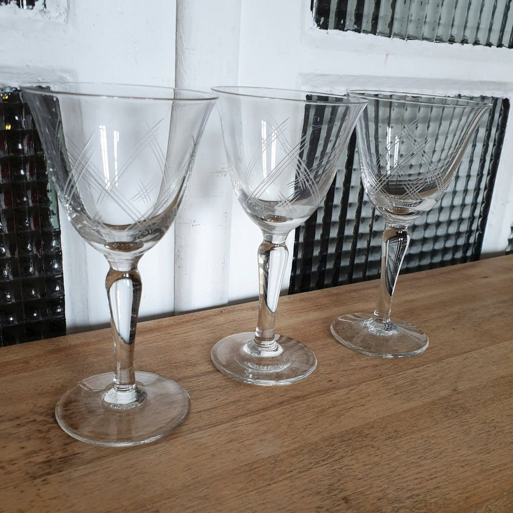 Lot de 3 verres à vin cuit, porto ou apéritif en cristal évasé gravé traits droits entrecroisés - Hello Broc