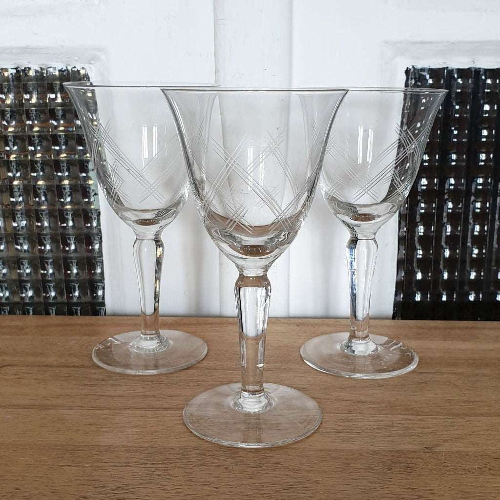 Lot de 3 verres à vin cuit, porto ou apéritif en cristal évasé gravé traits droits entrecroisés - Hello Broc