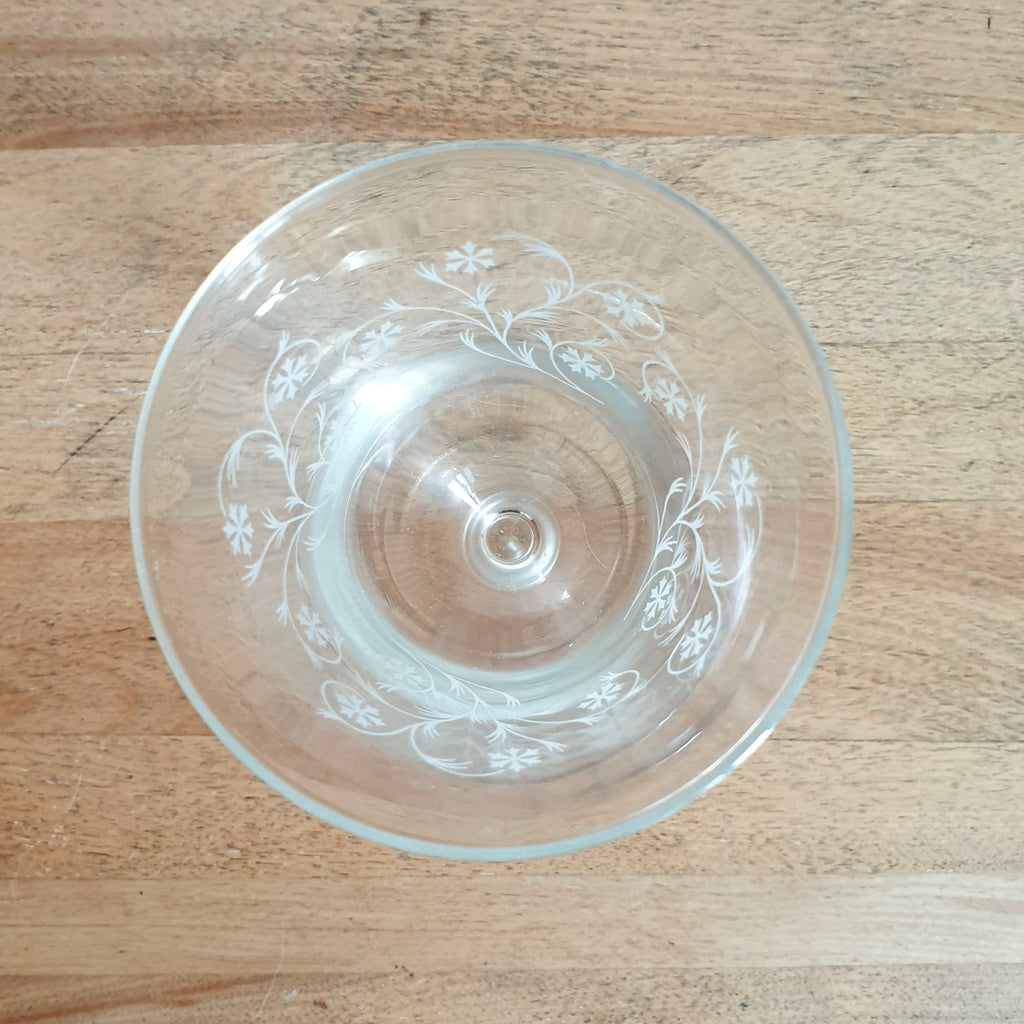Lot de 4 verres à vin sur pied forme tulipe motifs volutes et croix - Hello Broc