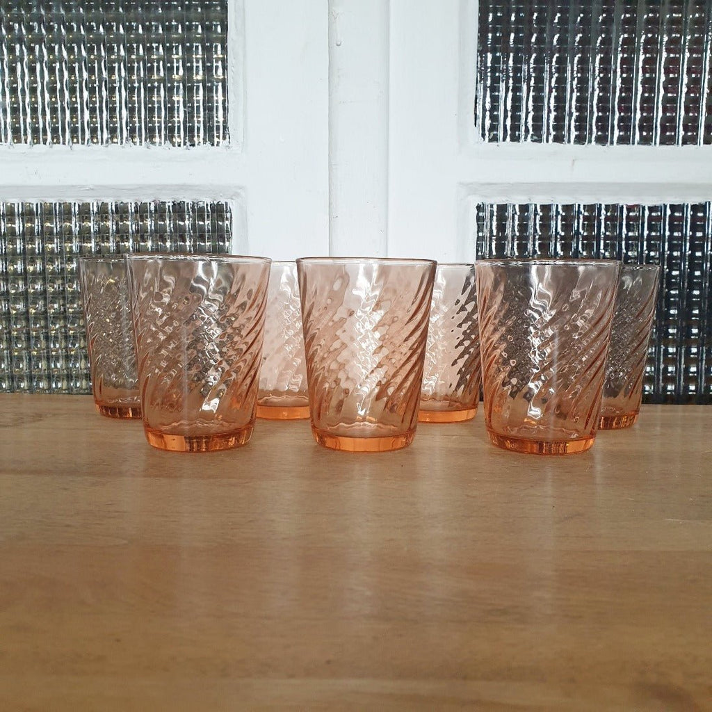Lot de 7 verres à eau forme gobelet en verre moulé rose Rosaline par Luminarc Arcoroc - Hello Broc