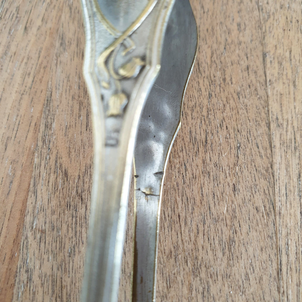 Pince à sucre en métal argenté de Julien Pierre orfèverie Au Bélier - Hello Broc