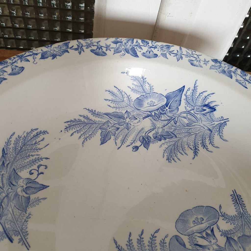 Plat de service rond et creux Terre de Fer Pexonne décor Liseron - Hello Broc