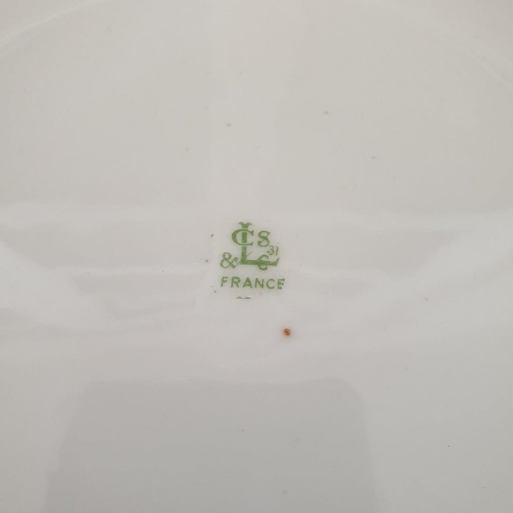 Présentoir à gâteau vintage sur piédouche en porcelaine de Limoges décor fleurs par Hello Broc brocante en ligne