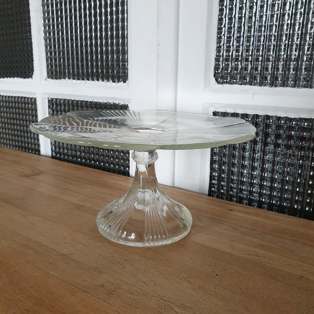 Présentoir à gâteau sur piédouche en verre moulé incolore - Hello Broc