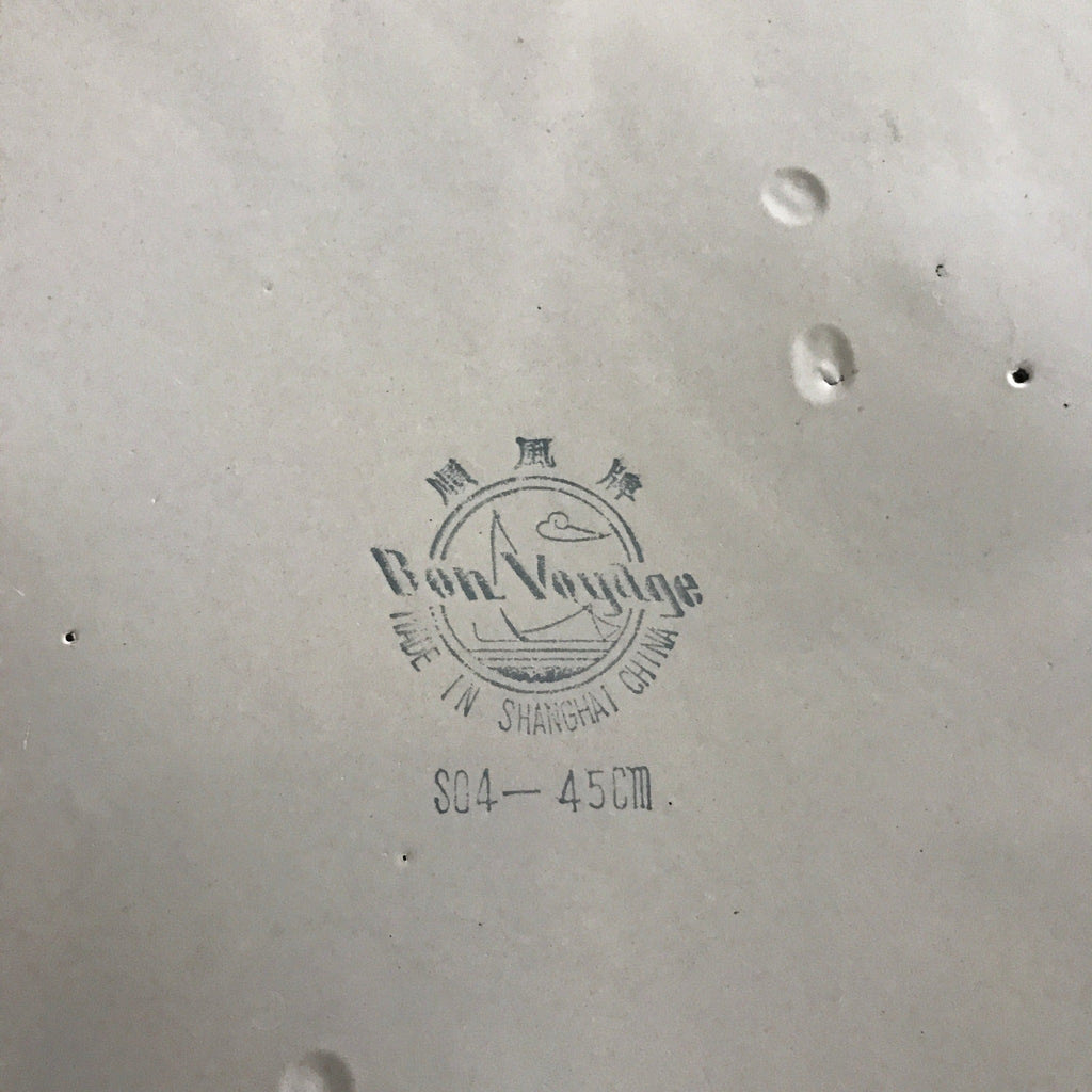Très grand plat de service vintage de forme ovale en métal émaillé de marque Bon Voyage par Hello Broc brocante en ligne