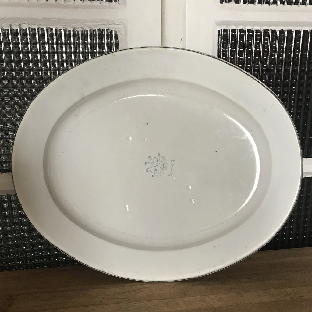 Très grand plat de service vintage de forme ovale en métal émaillé de marque Bon Voyage par Hello Broc brocante en ligne
