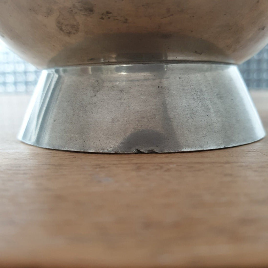 Vase de forme cornet en étain de René Delavan - Paris - Circa 1930 / 1935 - Hello Broc