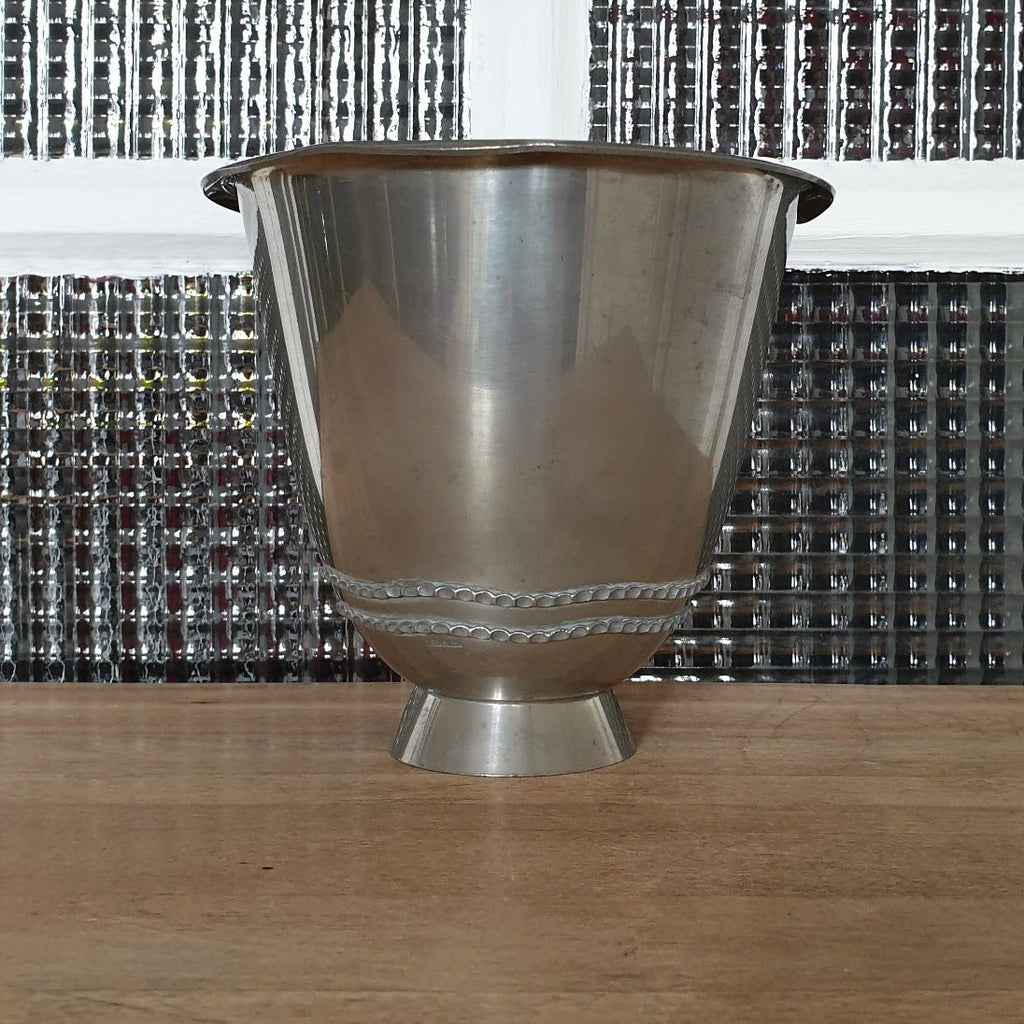 Vase de forme cornet en étain de René Delavan - Paris - Circa 1930 / 1935 par Hello Broc brocante en ligne