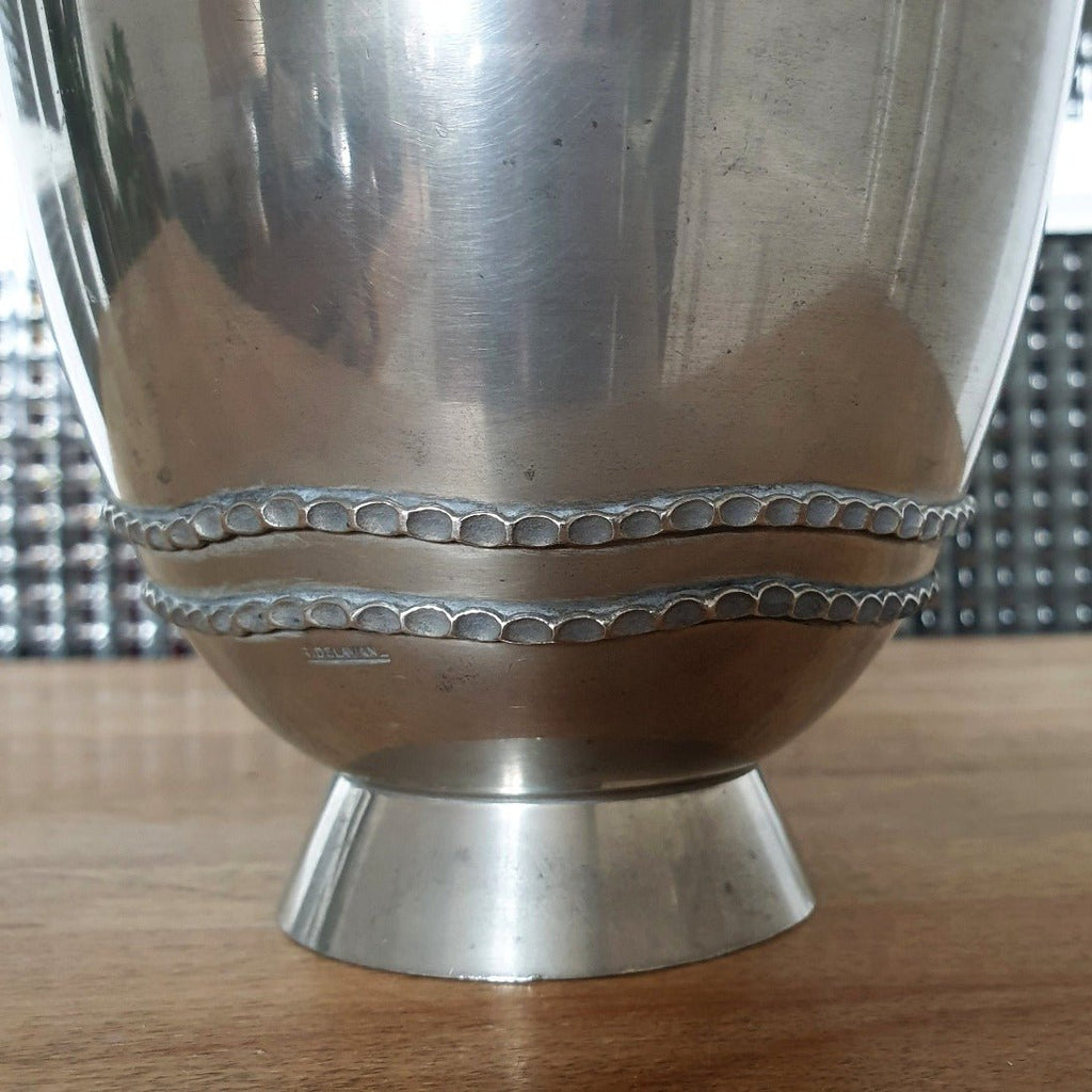 Vase de forme cornet en étain de René Delavan - Paris - Circa 1930 / 1935 - Hello Broc