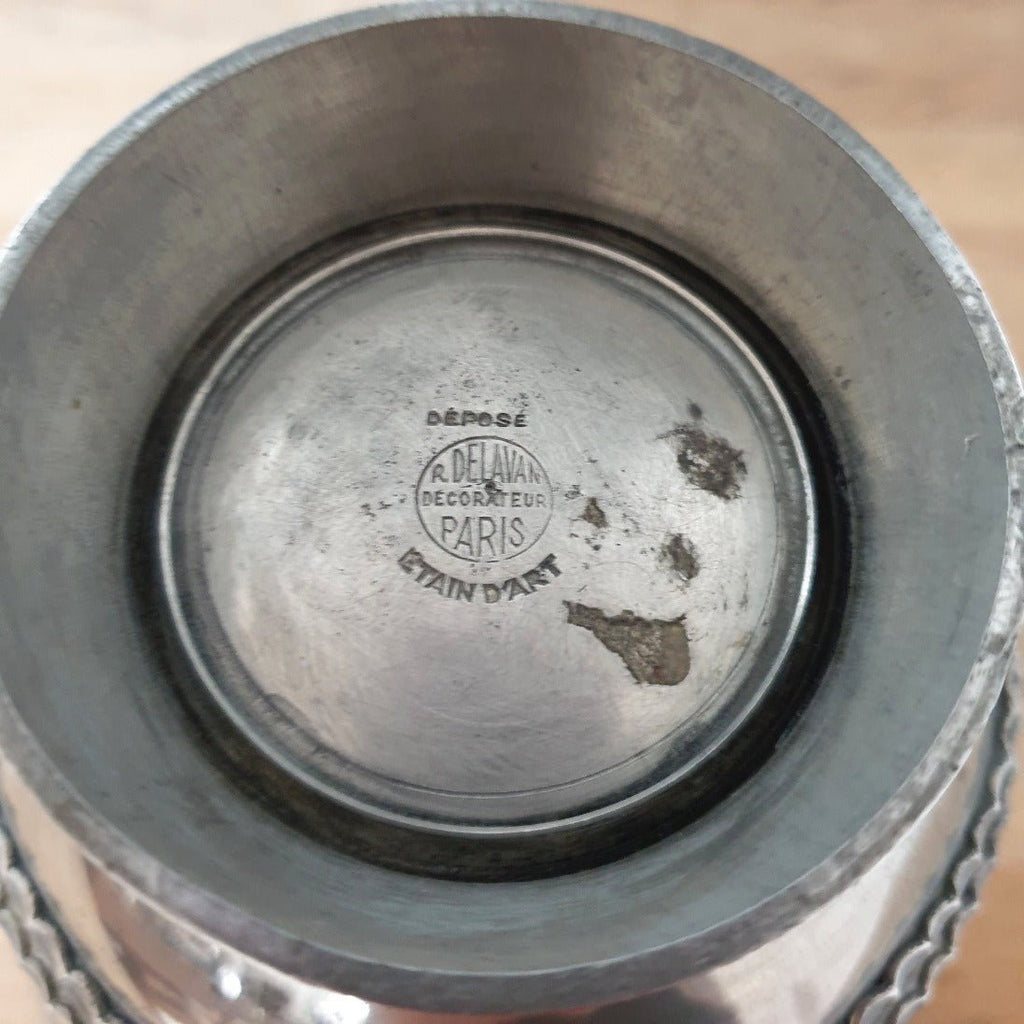 Vase de forme cornet en étain de René Delavan - Paris - Circa 1930 / 1935 - Hello Broc
