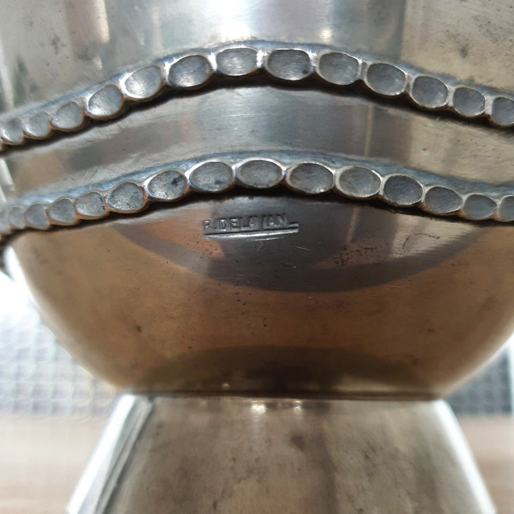Vase de forme cornet en étain de René Delavan - Paris - Circa 1930 / 1935 - Hello Broc