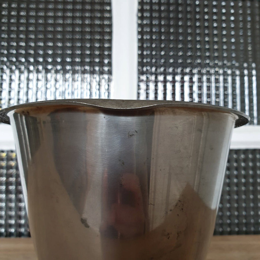 Vase de forme cornet en étain de René Delavan - Paris - Circa 1930 / 1935 - Hello Broc