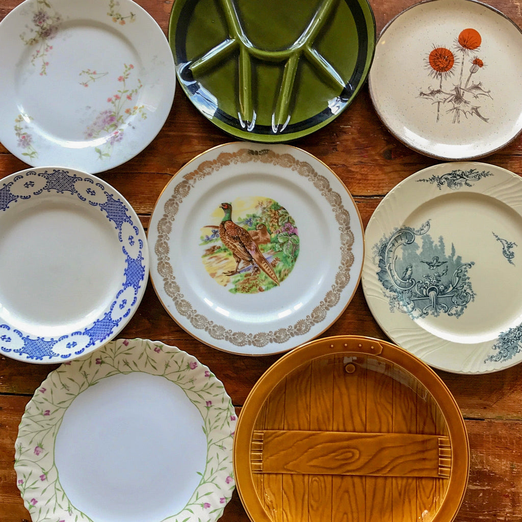 Sélection assiettes vintage seconde main par Hello Broc brocante en ligne