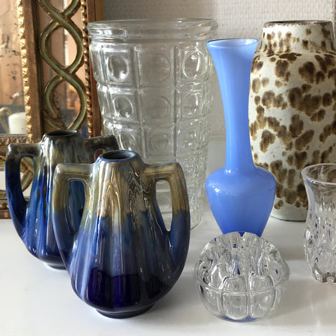 Sélection d'objets de seconde main d'occasion par la brocante Hello Broc : vases, cache-pots, jardinière et arrosoirs 
