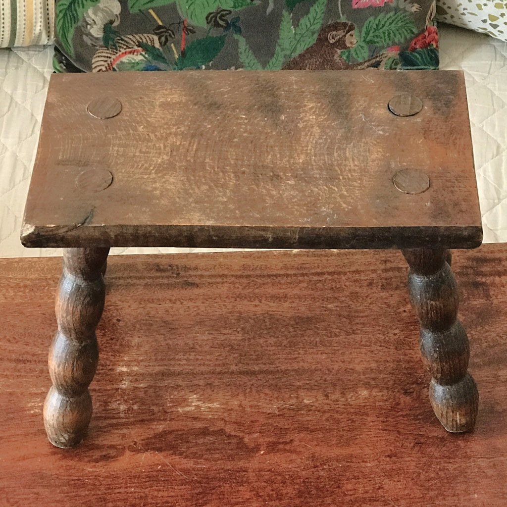 Petit tabouret de trait ancien rectangulaire en bois par Hello Broc brocante en ligne