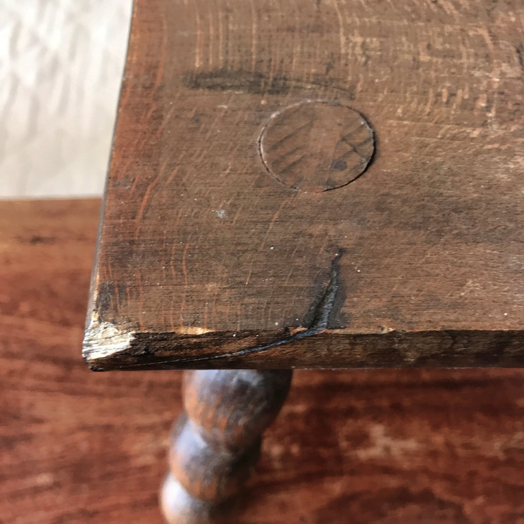 Petit tabouret de trait ancien rectangulaire en bois par Hello Broc brocante en ligne