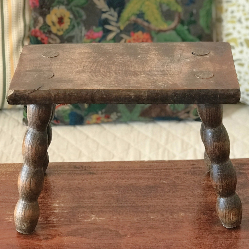 Petit tabouret de trait ancien rectangulaire en bois par Hello Broc brocante en ligne