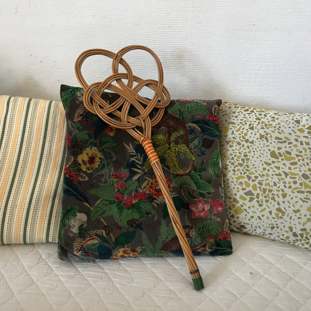 Battoir vintage pour tapis en osier par Hello Broc brocante en ligne