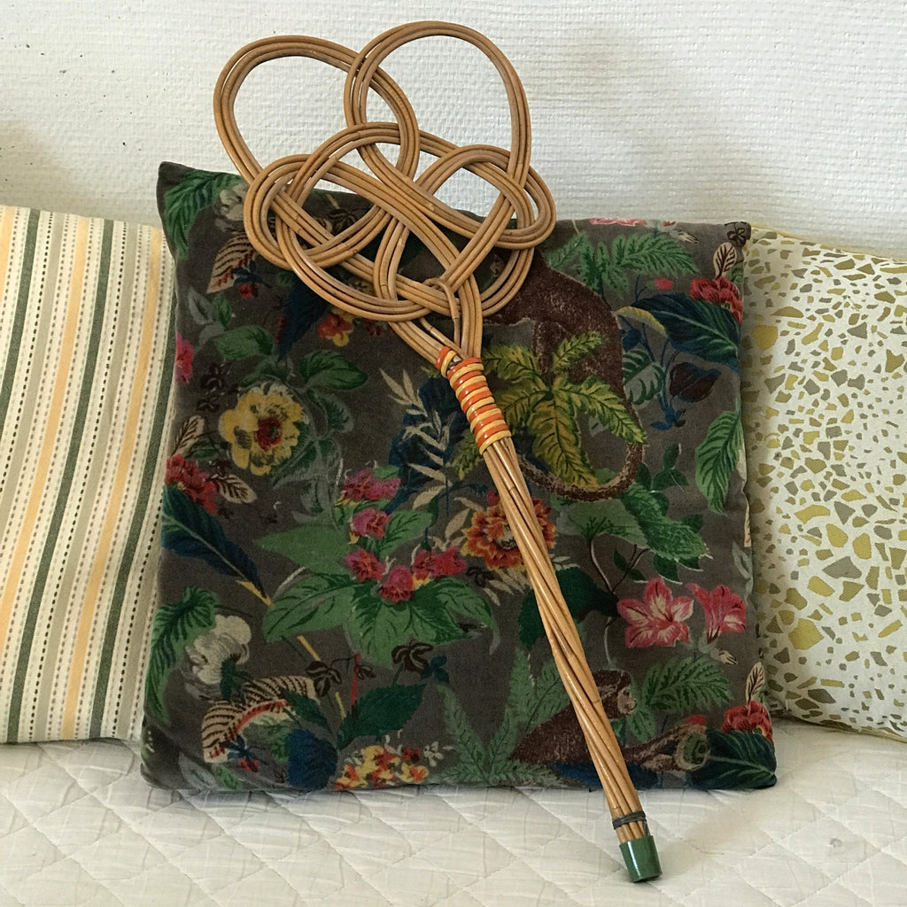 Battoir vintage pour tapis en osier par Hello Broc brocante en ligne
