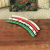 Lot de 4 cintres vintage arrondis recouverts de différents vinyles rouge, vert ou blanc par Hello Broc brocante en ligne