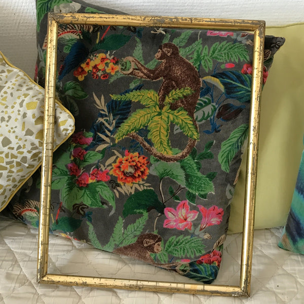 Cadre décoratif en bois doré sans vitre ni fond format rectangulaire 33 x 42 cm par Hello Broc brocante en ligne