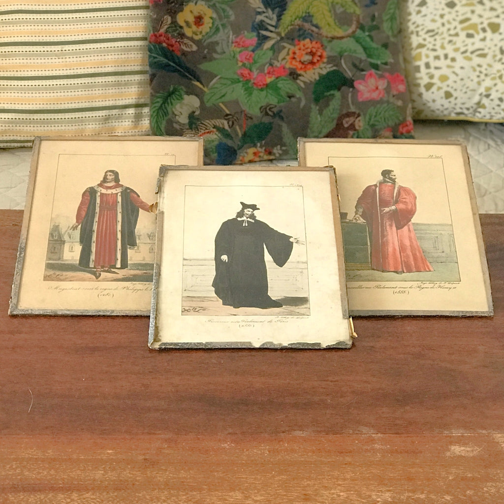 Lot de 3 impressions tirées de lithographies de François-Séraphin Delpech : magistrat en 1280, conseiller au Parlement (1555) et procureur au Parlement de Paris (1550) par Hello Broc brocante en ligne