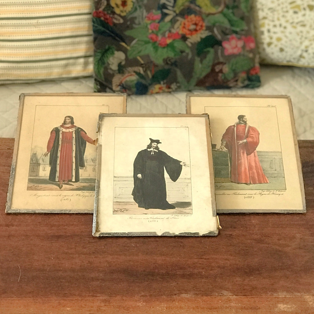 Lot de 3 impressions tirées de lithographies de François-Séraphin Delpech : magistrat en 1280, conseiller au Parlement (1555) et procureur au Parlement de Paris (1550) par Hello Broc brocante en ligne