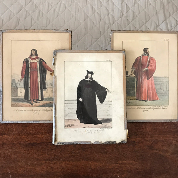 Lot de 3 impressions tirées de lithographies de François-Séraphin Delpech : magistrat en 1280, conseiller au Parlement (1555) et procureur au Parlement de Paris (1550) par Hello Broc brocante en ligne