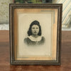 Photographie encadrement en bois portrait d'une jeune fille sépia noir et blanc vitre manquante Circa 1920