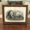 Grande photographie encadrée couple vieillissant cadre en bois ciselé Circa 1920 47 x 36,5 cm par Hello Broc brocante en ligne